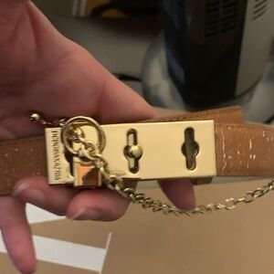 Small bcbg belt
